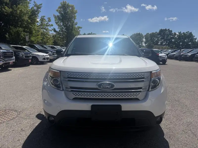 2012 Ford Explorer XLT, bílá, 135 767 km, dovoz Kanada — foto 2 z 12