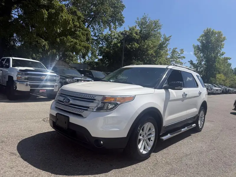 2012 Ford Explorer XLT, bílá, 135 767 km, dovoz Kanada — foto 3 z 12
