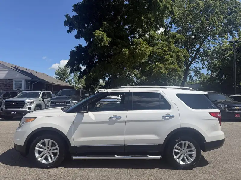 2012 Ford Explorer XLT, bílá, 135 767 km, dovoz Kanada — foto 4 z 12