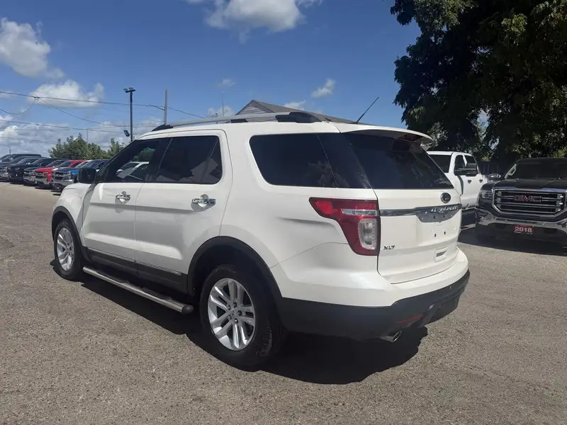 2012 Ford Explorer XLT, bílá, 135 767 km, dovoz Kanada — foto 5 z 12