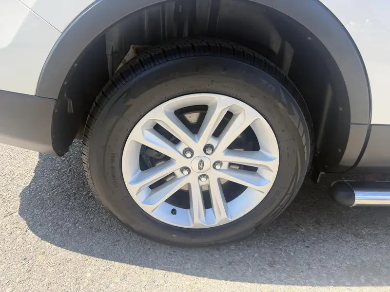 2012 Ford Explorer XLT, bílá, 135 767 km, dovoz Kanada — foto 9 z 12