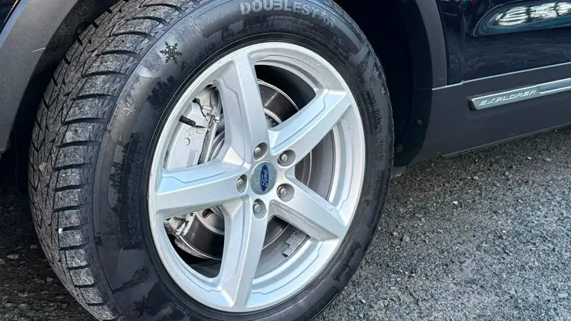 2016 Ford Explorer XLT, černá, 152 000 km, dovoz Kanada — foto 10 z 12