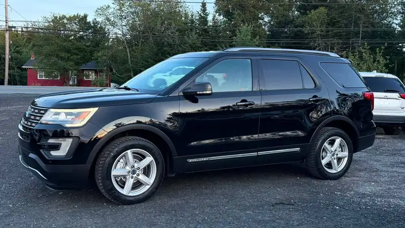 2016 Ford Explorer XLT, černá, 152 000 km, dovoz Kanada — foto 4 z 12
