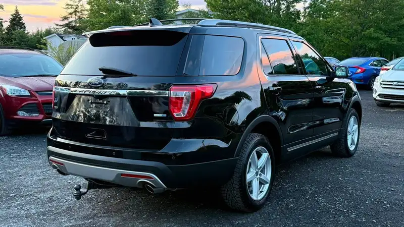 2016 Ford Explorer XLT, černá, 152 000 km, dovoz Kanada — foto 6 z 12