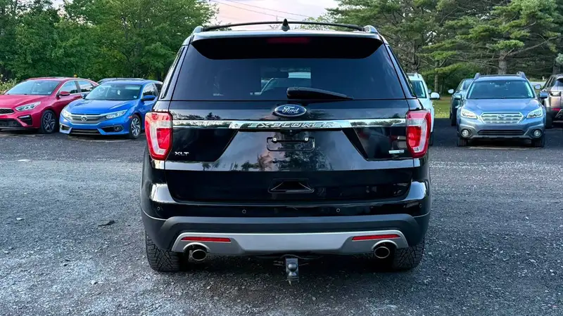 2016 Ford Explorer XLT, černá, 152 000 km, dovoz Kanada — foto 7 z 12