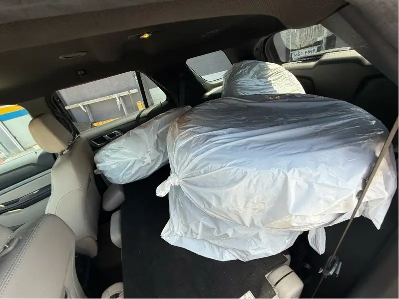2018 Ford Explorer XLT, stříbrná, 170 185 km, dovoz Kanada — foto 7 z 10