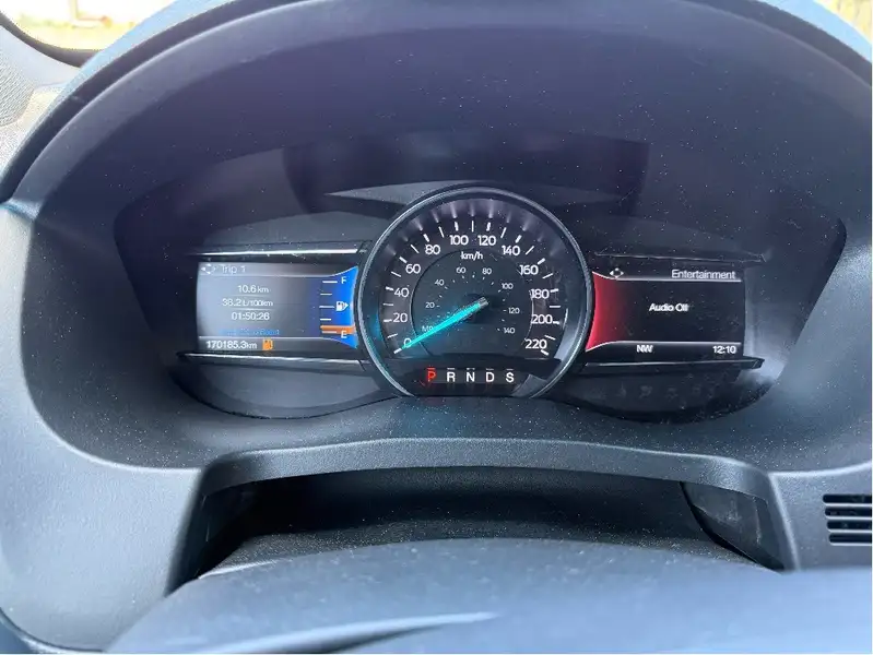 2018 Ford Explorer XLT, stříbrná, 170 185 km, dovoz Kanada — foto 8 z 10