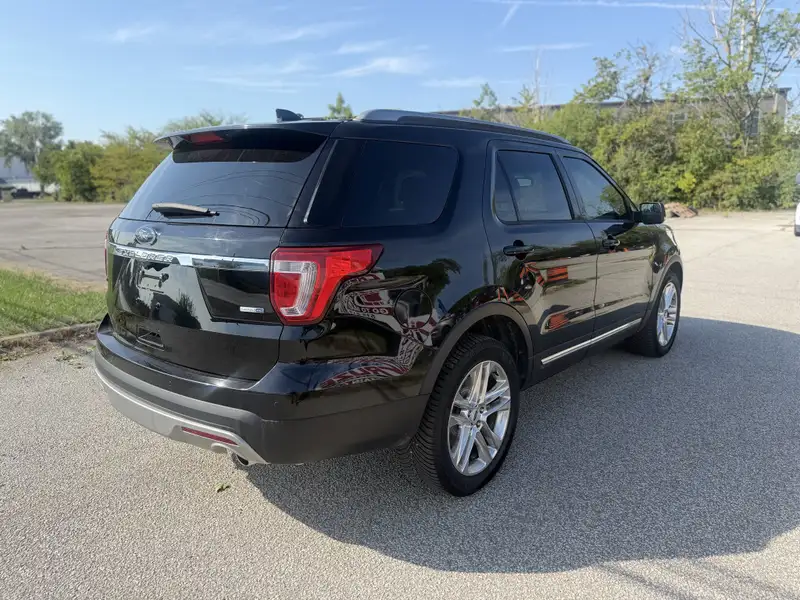 2016 Ford Explorer XLT 4dr 4x4 Automatic, černá, 145 400 km, dovoz Kanada — foto 4 z 12