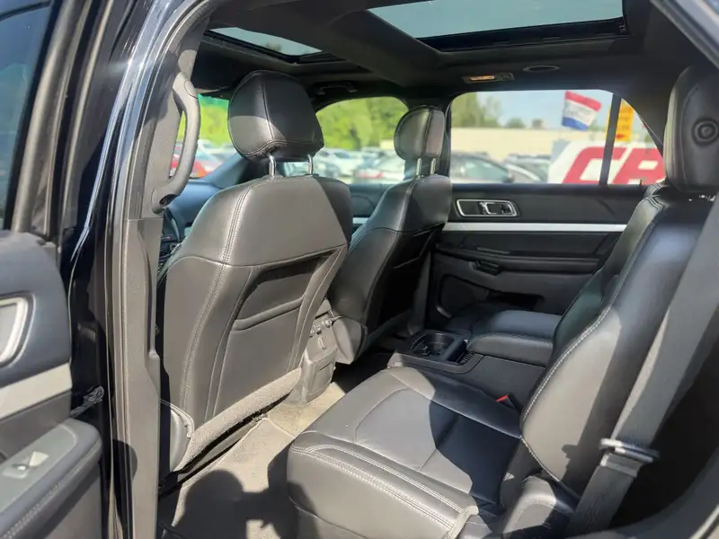 2016 Ford Explorer XLT 4dr 4x4 Automatic, černá, 145 400 km, dovoz Kanada — foto 9 z 12