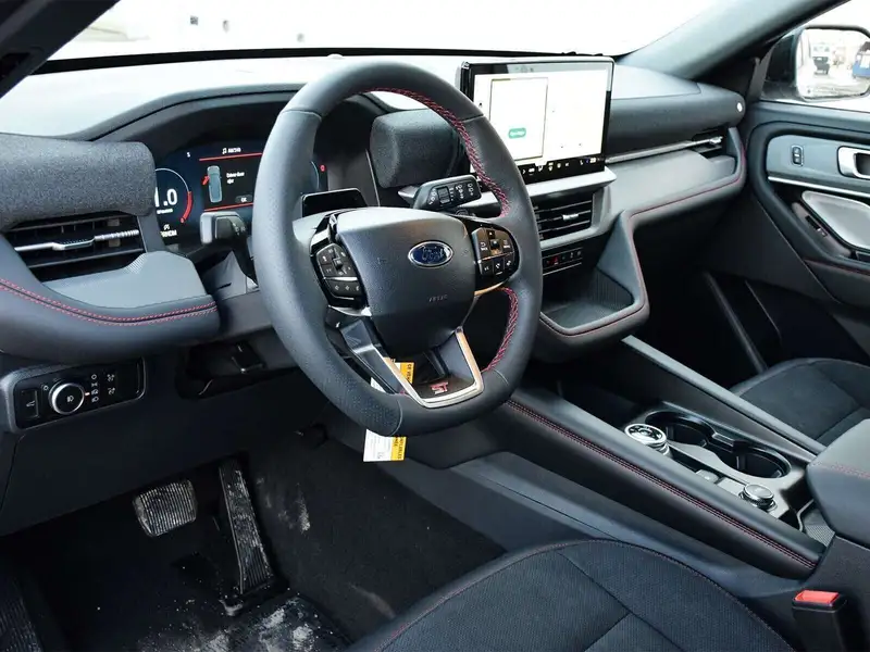 2026 Ford Explorer ST, bílá, 27 km, dovoz Kanada — foto 10 z 12