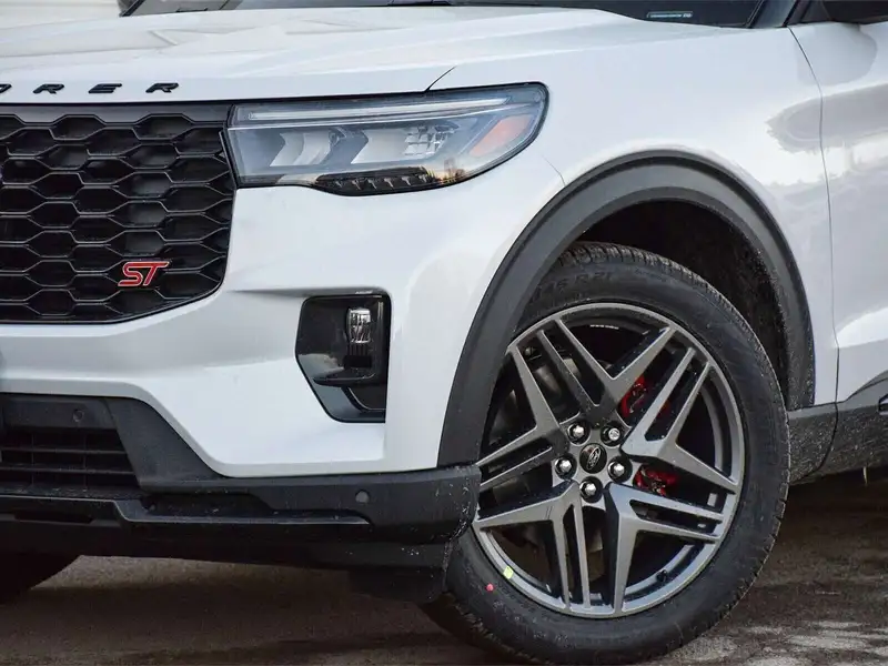 2026 Ford Explorer ST, bílá, 27 km, dovoz Kanada — foto 2 z 12