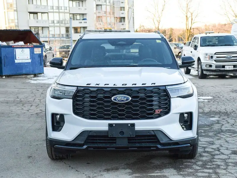 2026 Ford Explorer ST, bílá, 27 km, dovoz Kanada — foto 4 z 12
