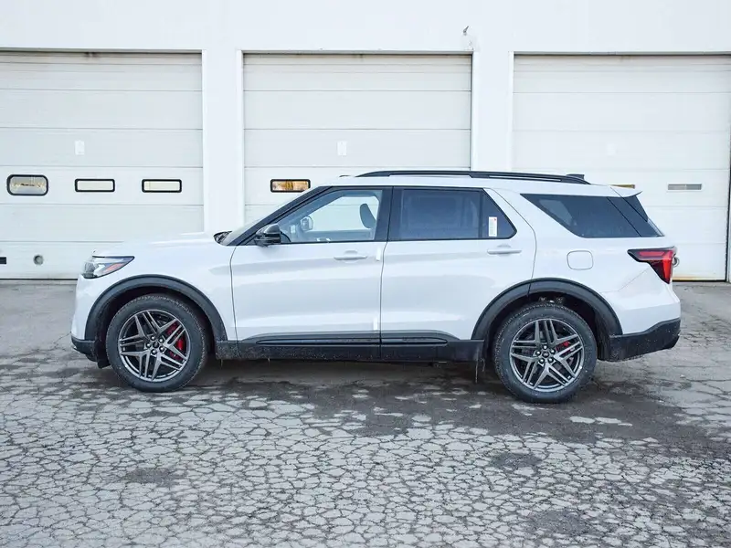 2026 Ford Explorer ST, bílá, 27 km, dovoz Kanada — foto 5 z 12
