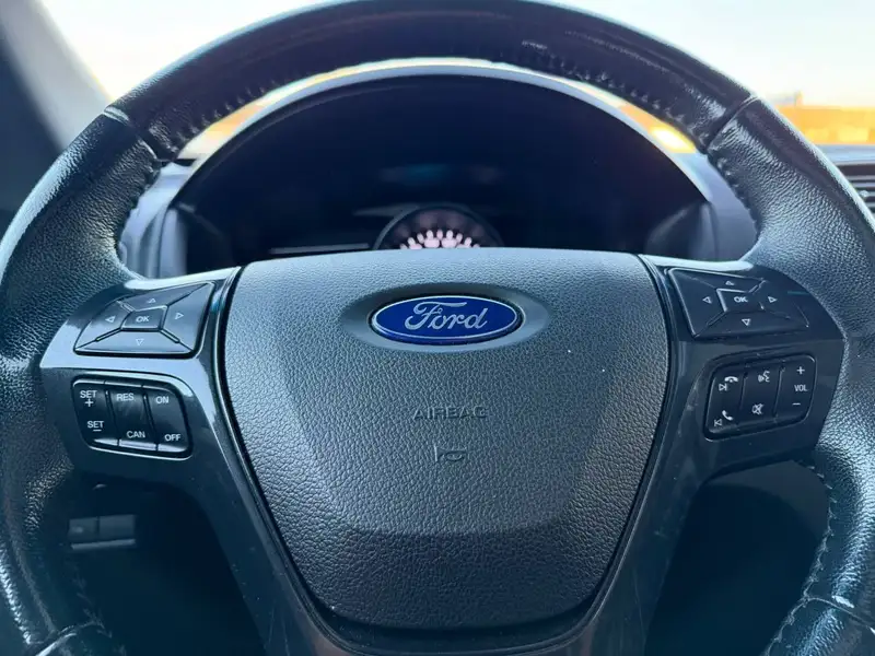 2018 Ford Explorer XLT, černá, 144 737 km, dovoz Kanada — foto 8 z 12