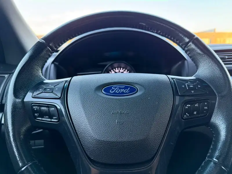 2018 Ford Explorer XLT, černá, 144 737 km, dovoz Kanada — foto 9 z 12