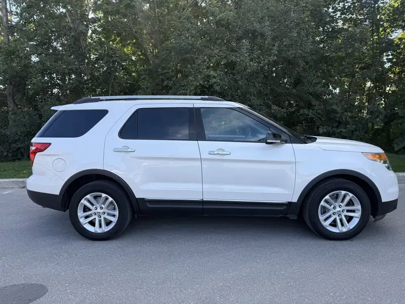 2014 Ford Explorer, 112 975 km, dovoz Kanada — foto 4 z 12