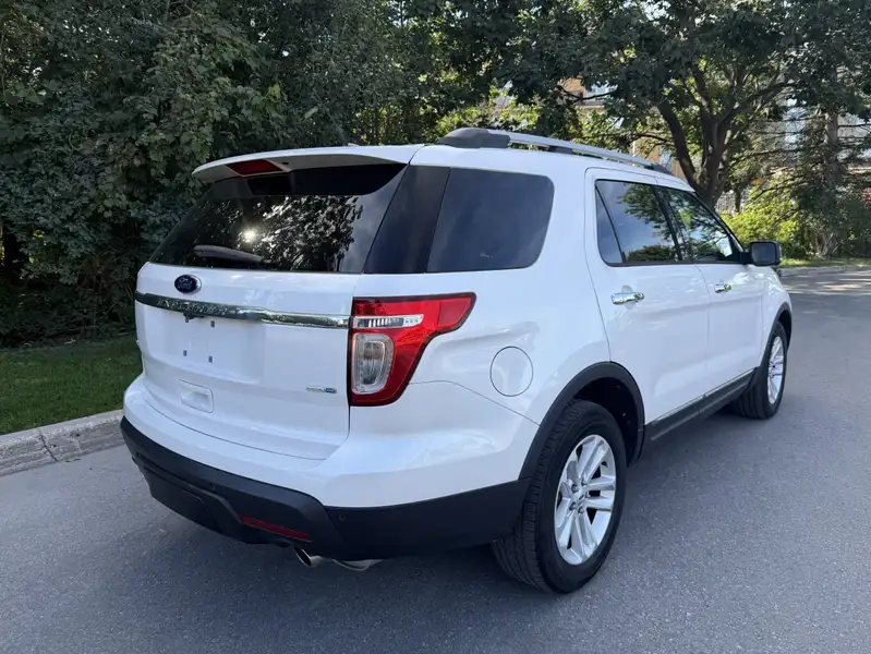 2014 Ford Explorer, 112 975 km, dovoz Kanada — foto 5 z 12