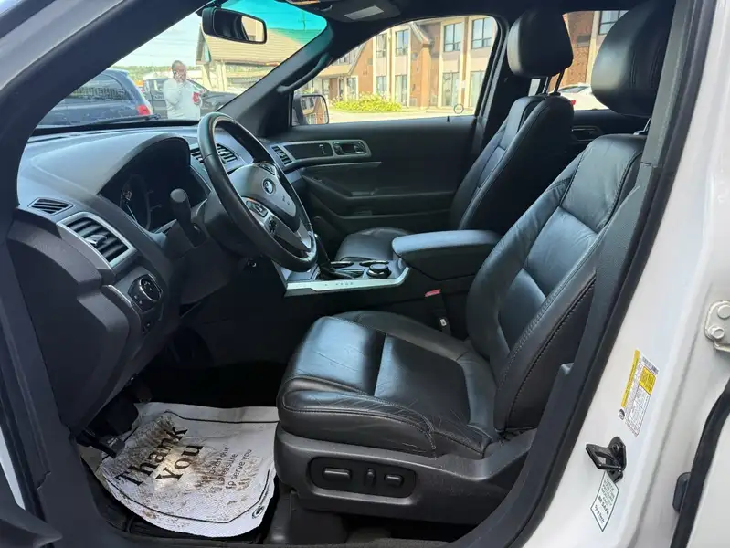 2014 Ford Explorer, 112 975 km, dovoz Kanada — foto 9 z 12