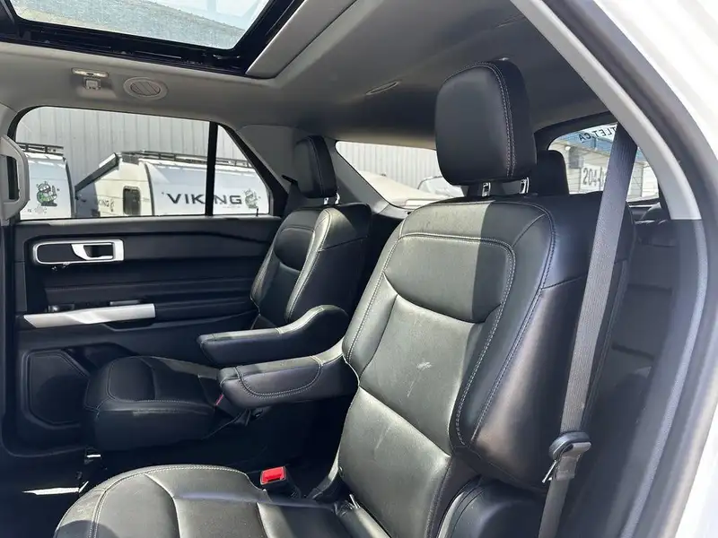 2022 Ford Explorer XLT, 88 681 km, dovoz Kanada — foto 11 z 12