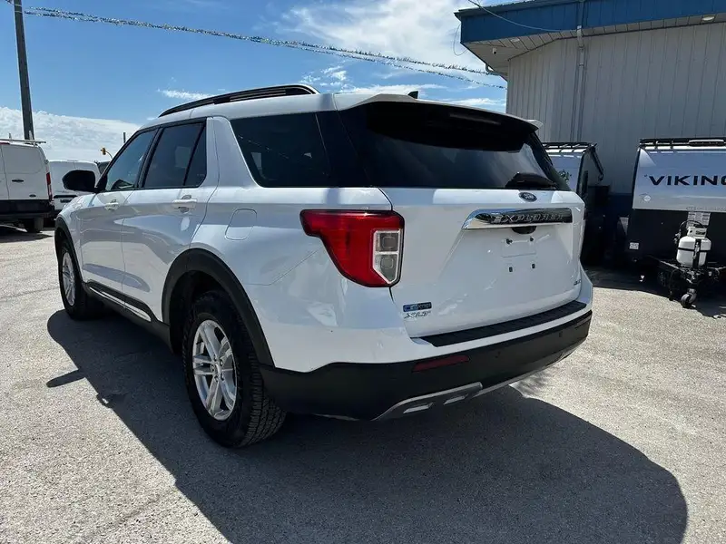 2022 Ford Explorer XLT, 88 681 km, dovoz Kanada — foto 4 z 12