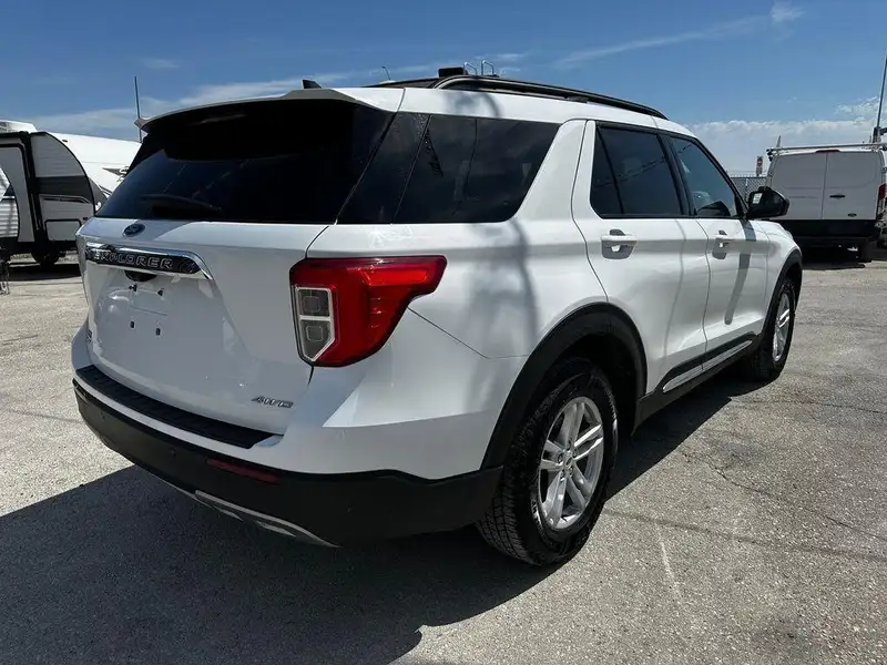 2022 Ford Explorer XLT, 88 681 km, dovoz Kanada — foto 6 z 12