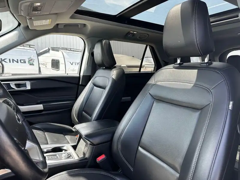 2022 Ford Explorer XLT, 88 681 km, dovoz Kanada — foto 9 z 12