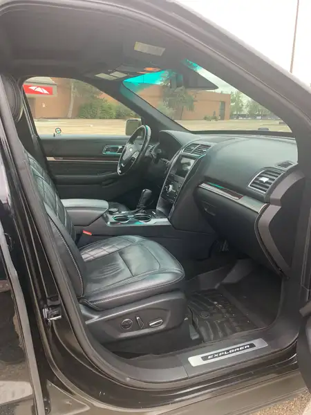 2017 Ford Explorer PLATINUM, černá, 200 500 km, dovoz Kanada — foto 5 z 12