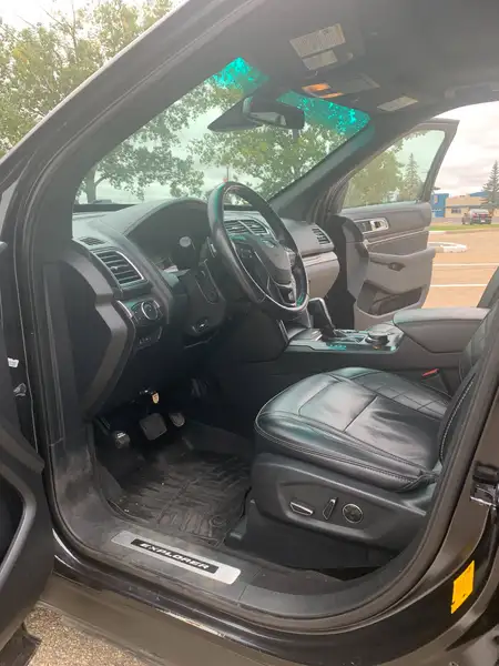 2017 Ford Explorer PLATINUM, černá, 200 500 km, dovoz Kanada — foto 6 z 12