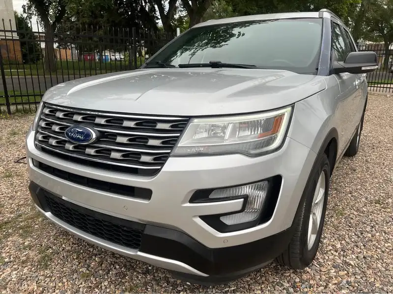 2016 Ford Explorer XLT, bílá, 196 400 km, dovoz Kanada — foto 2 z 5