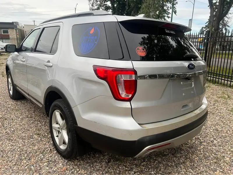 2016 Ford Explorer XLT, bílá, 196 400 km, dovoz Kanada — foto 4 z 5