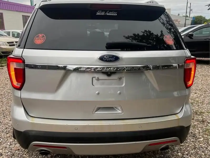 2016 Ford Explorer XLT, bílá, 196 400 km, dovoz Kanada — foto 5 z 5