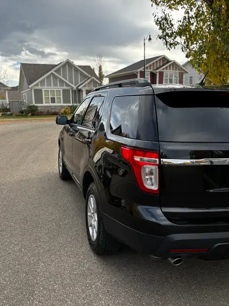 2014 Ford Explorer, černá, 92 000 km, dovoz Kanada — foto 3 z 7