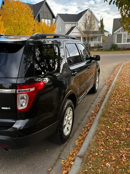 2014 Ford Explorer, černá, 92 000 km, dovoz Kanada — foto 4 z 7