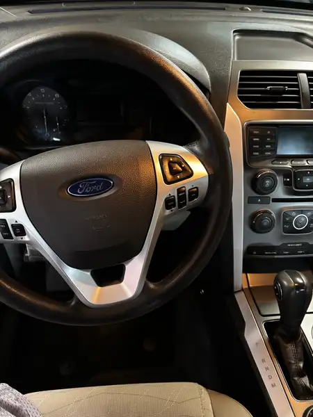 2014 Ford Explorer, černá, 92 000 km, dovoz Kanada — foto 7 z 7