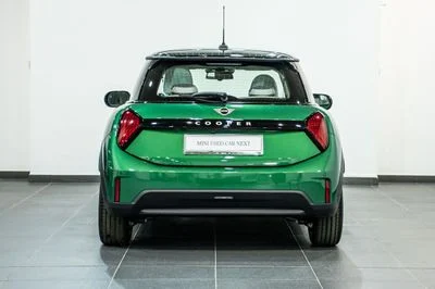 2026 MINI Cooper, zelená, 500 km, dovoz SAE — foto 4 z 16