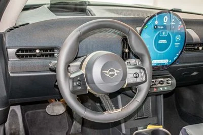 2026 MINI Cooper, zelená, 500 km, dovoz SAE — foto 7 z 16