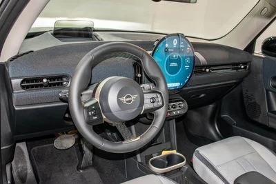 2026 MINI Cooper, zelená, 500 km, dovoz SAE — foto 9 z 16