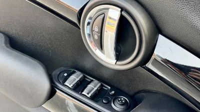 2024 MINI Cooper STANDARD, bílá, 25 000 km, dovoz SAE — foto 14 z 16