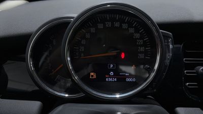 2024 MINI Cooper STANDARD, bílá, 63 624 km, dovoz SAE — foto 9 z 16