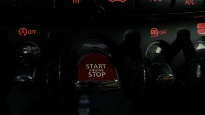 2022 MINI Cooper S, béžová, 61 235 km, dovoz SAE — foto 13 z 16