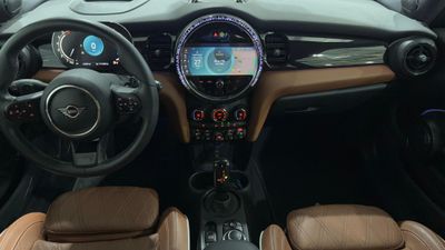 2022 MINI Cooper S, béžová, 61 235 km, dovoz SAE — foto 7 z 16