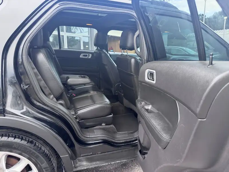 2015 Ford Explorer Limited, černá, 213 532 km, dovoz Kanada — foto 10 z 12