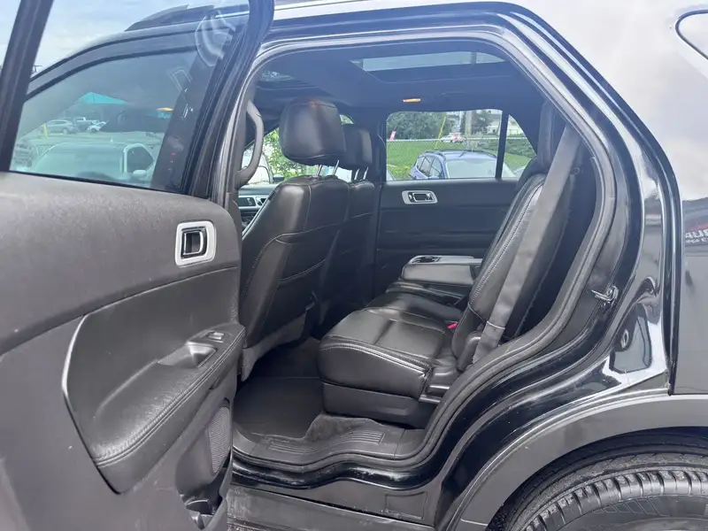 2015 Ford Explorer Limited, černá, 213 532 km, dovoz Kanada — foto 9 z 12