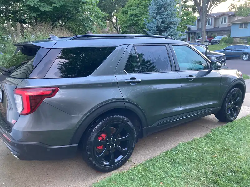 2020 Ford Explorer ST, šedá, 147 500 km, dovoz Kanada — foto 2 z 5