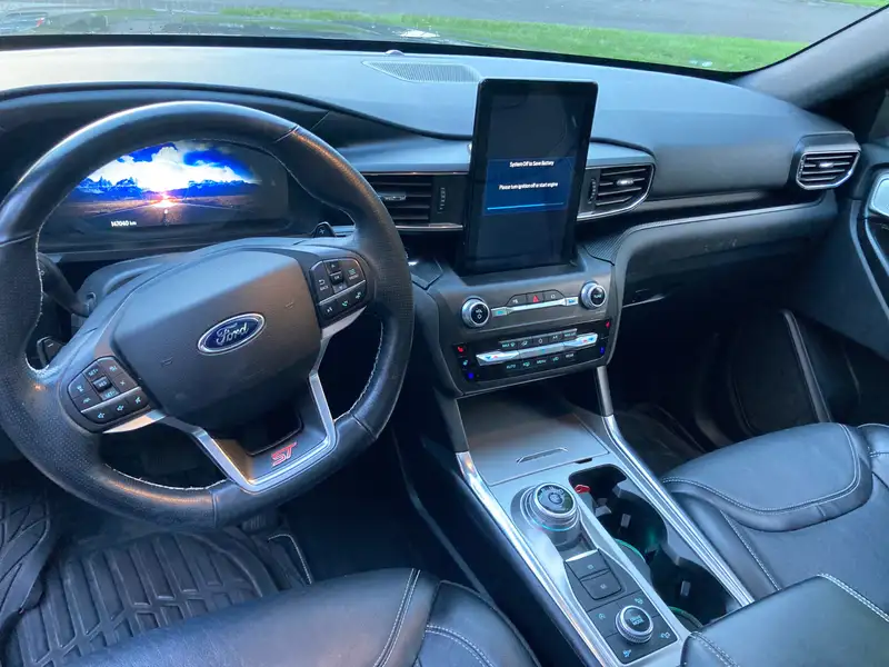 2020 Ford Explorer ST, šedá, 147 500 km, dovoz Kanada — foto 4 z 5
