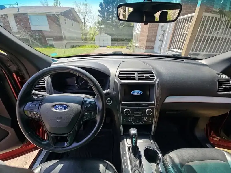 2017 Ford Explorer XLT, červená, 103 680 km, dovoz Kanada — foto 12 z 12