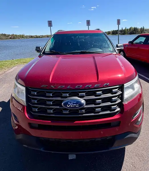 2017 Ford Explorer XLT, červená, 103 680 km, dovoz Kanada — foto 6 z 12