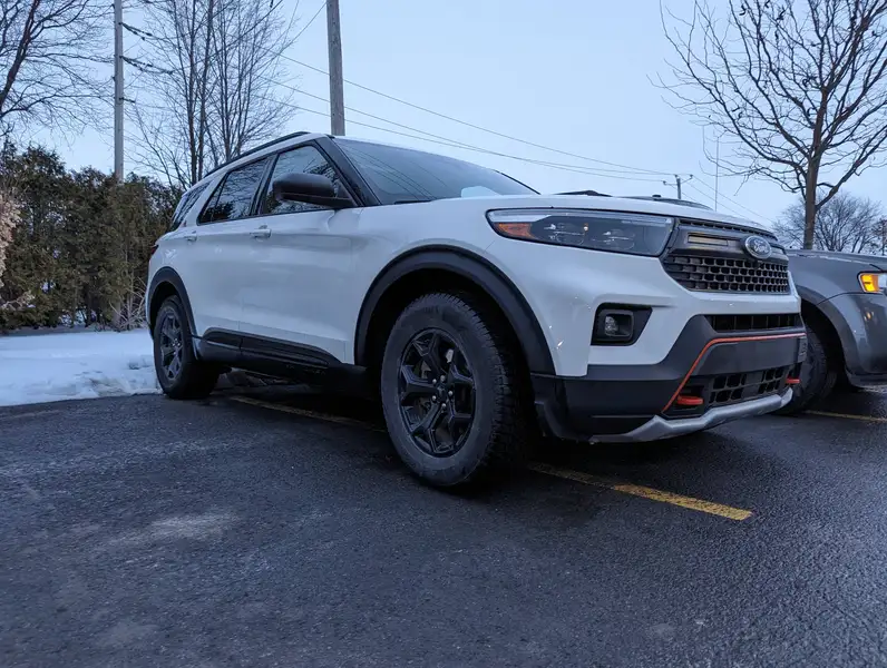 2022 Ford Explorer Timberline, bílá, 110 000 km, dovoz Kanada — foto 2 z 5