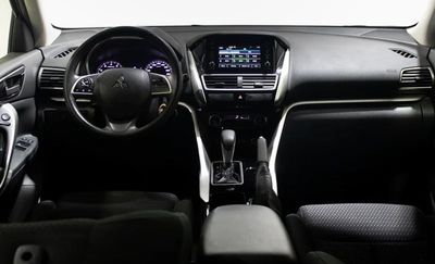 2019 Mitsubishi Eclipse Cross GLS MIDLINE, stříbrná, 60 769 km, dovoz SAE — foto 8 z 11