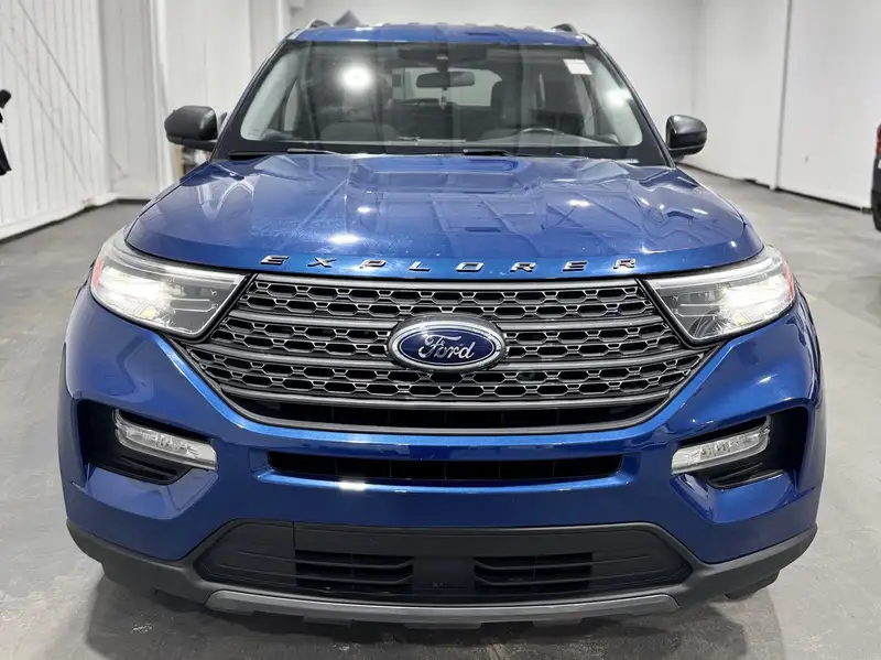 2021 Ford Explorer, modrá, 116 000 km, dovoz Kanada — foto 2 z 12